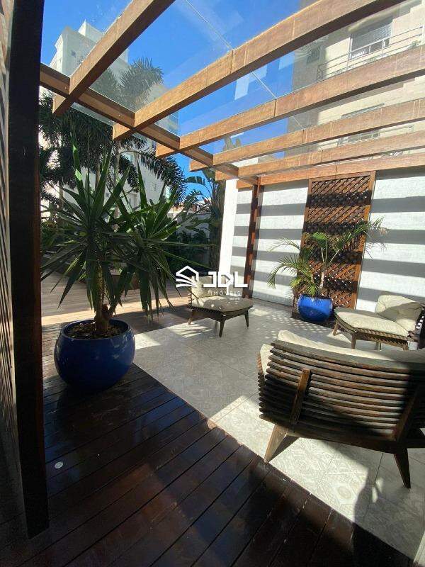 Apartamento à venda no bairro Meia Praia: 