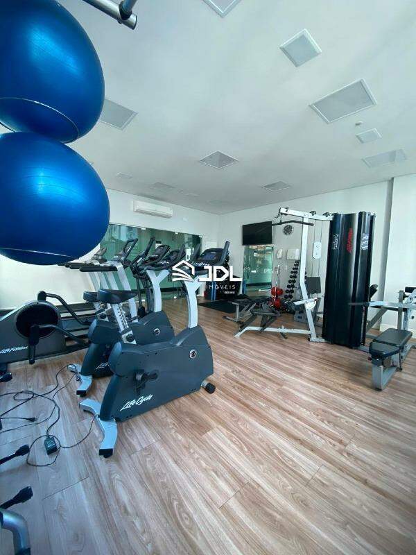 Apartamento à venda no bairro Meia Praia: 
