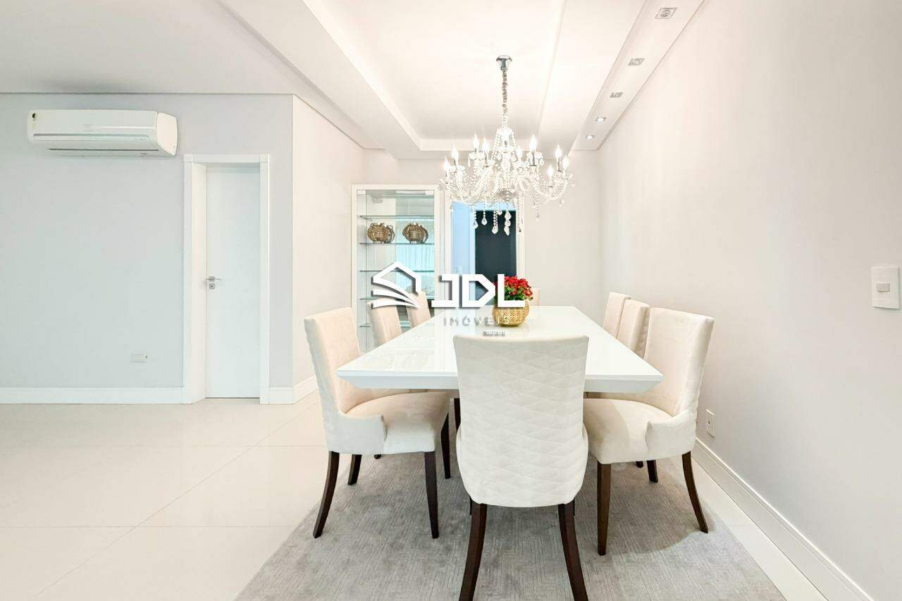 Apartamento à venda no bairro Meia Praia: 