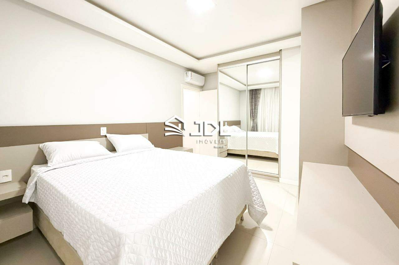 Apartamento à venda no bairro Meia Praia: 