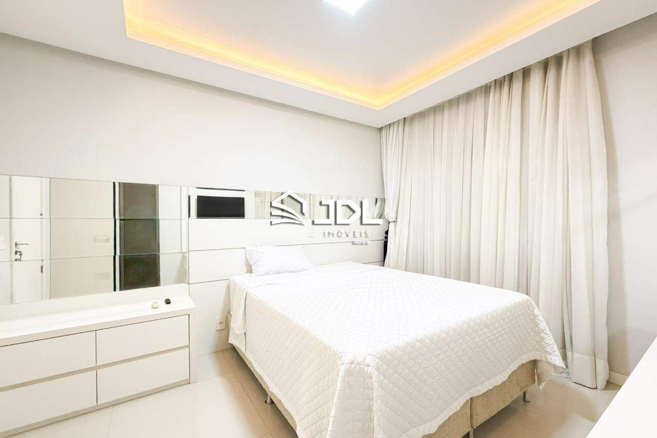 Apartamento à venda no bairro Meia Praia: 