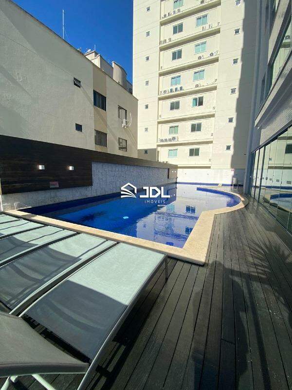 Apartamento à venda no bairro Meia Praia: 