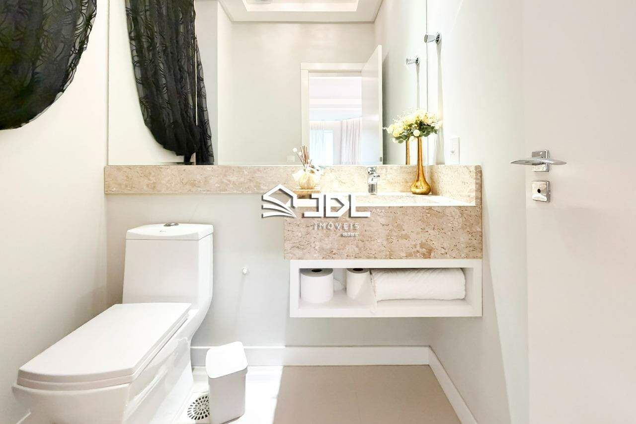 Apartamento à venda no bairro Meia Praia: 