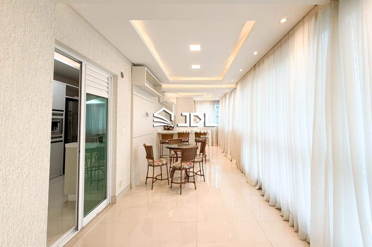 Apartamento à venda no bairro Meia Praia: 