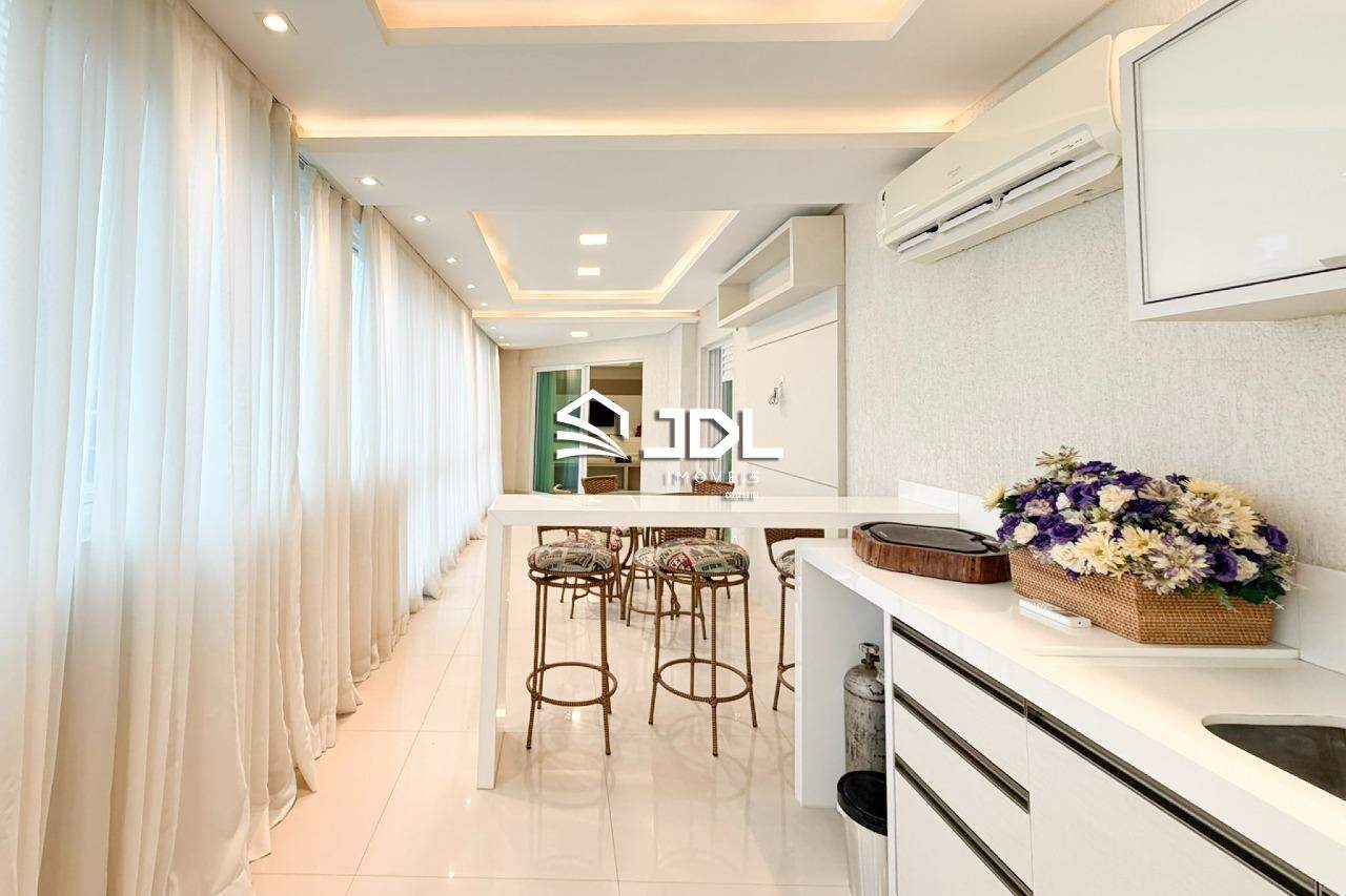 Apartamento à venda no bairro Meia Praia: 