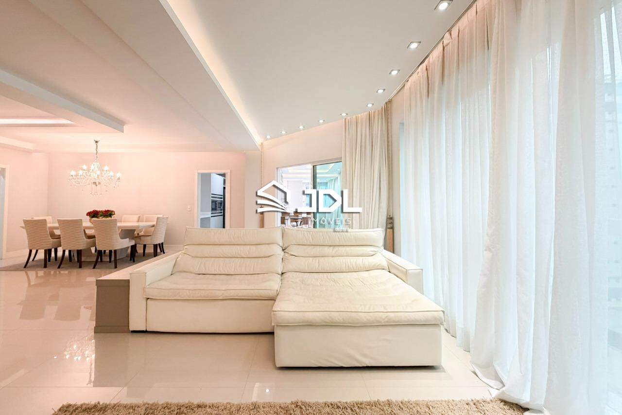 Apartamento à venda no bairro Meia Praia: 
