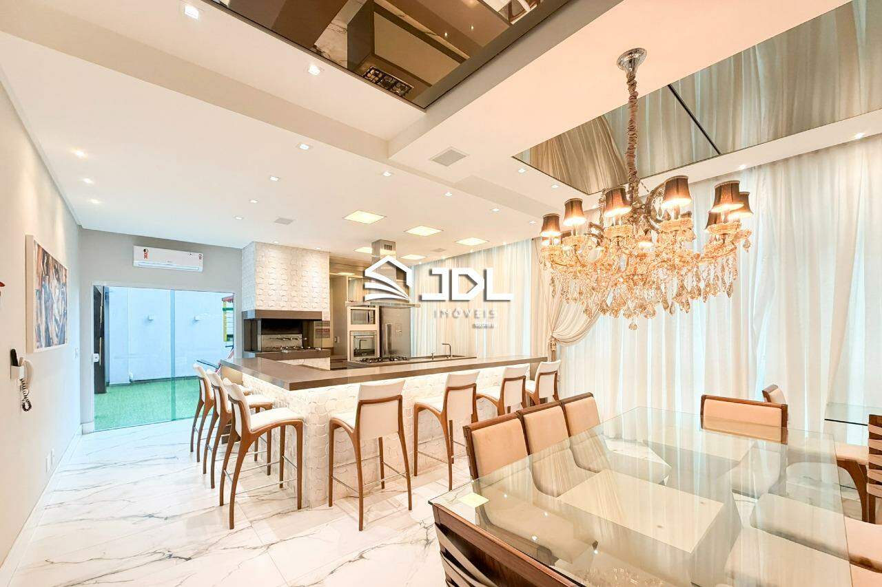 Apartamento à venda no bairro Meia Praia: 