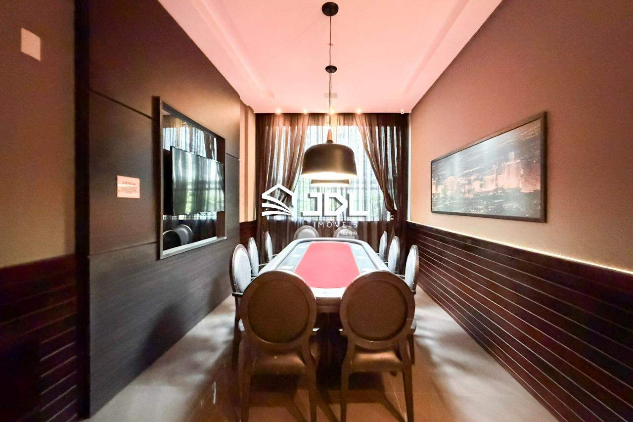 Apartamento à venda no bairro Meia Praia: 