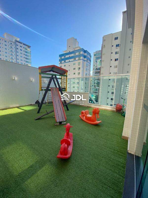 Apartamento à venda no bairro Meia Praia: 