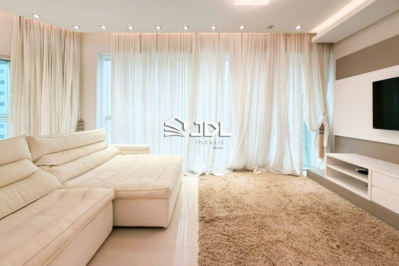 Apartamento à venda no bairro Meia Praia: 