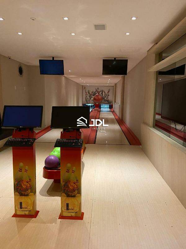 Apartamento à venda no bairro Meia Praia: 