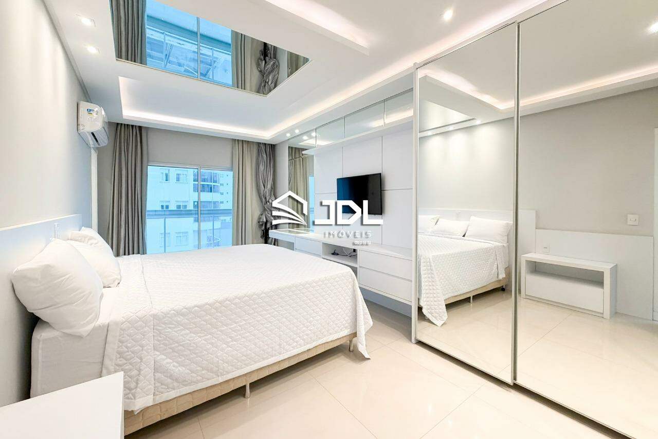 Apartamento à venda no bairro Meia Praia: 