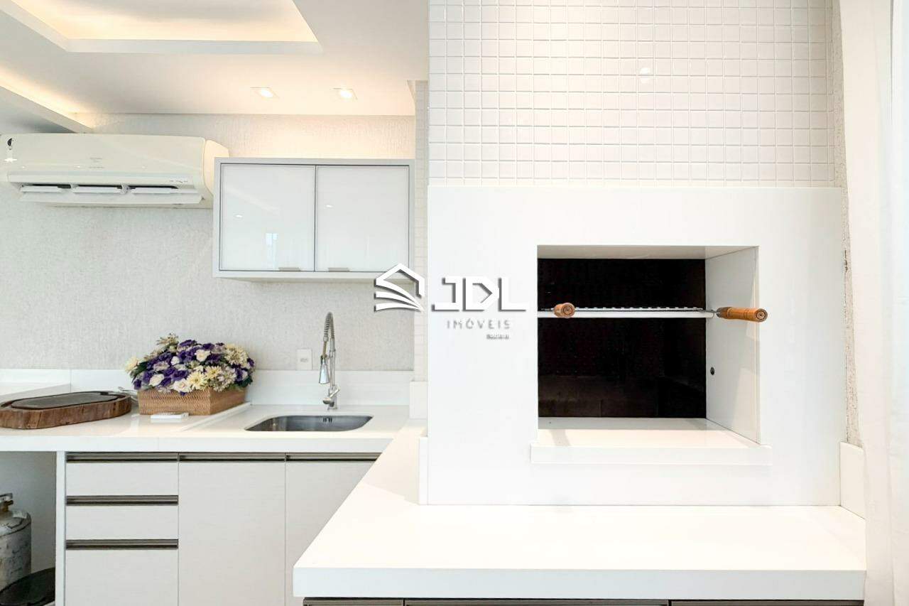 Apartamento à venda no bairro Meia Praia: 
