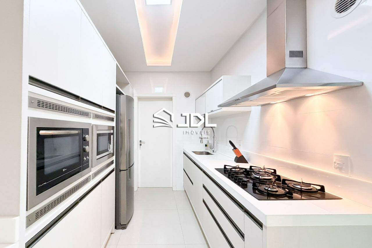 Apartamento à venda no bairro Meia Praia: 