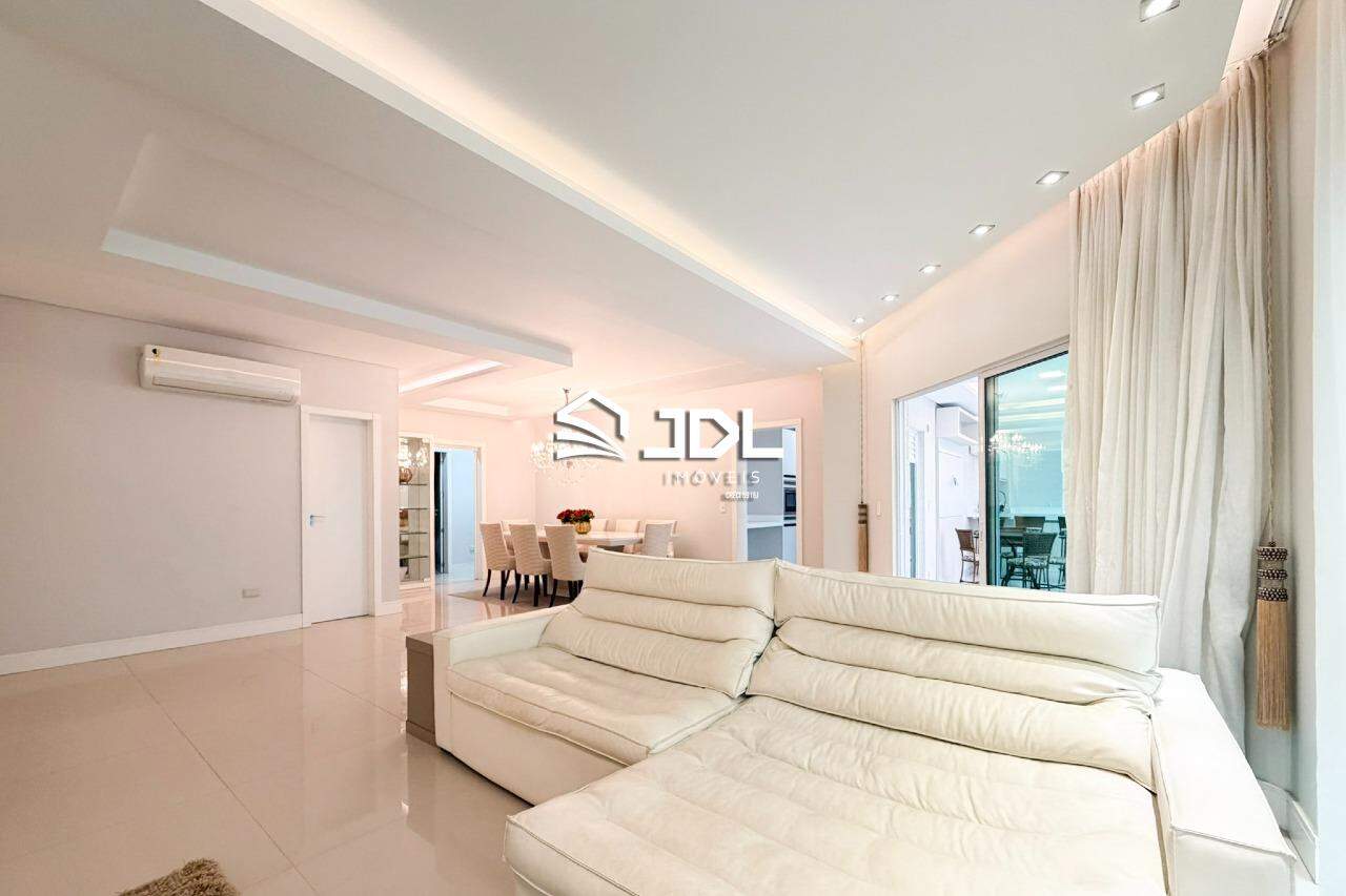 Apartamento à venda no bairro Meia Praia: 
