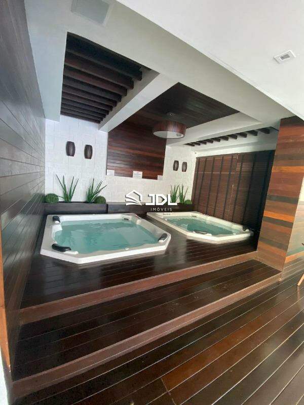 Apartamento à venda no bairro Meia Praia: 