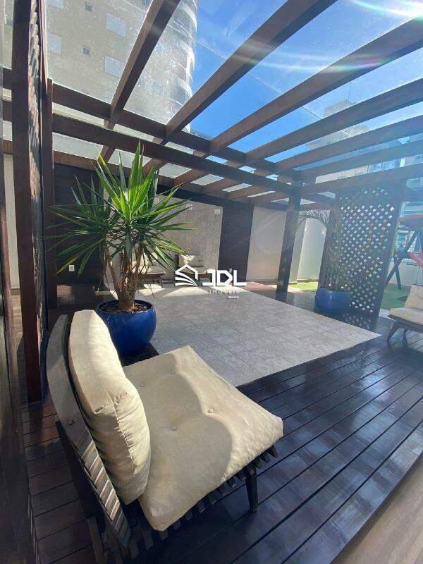 Apartamento à venda no bairro Meia Praia: 