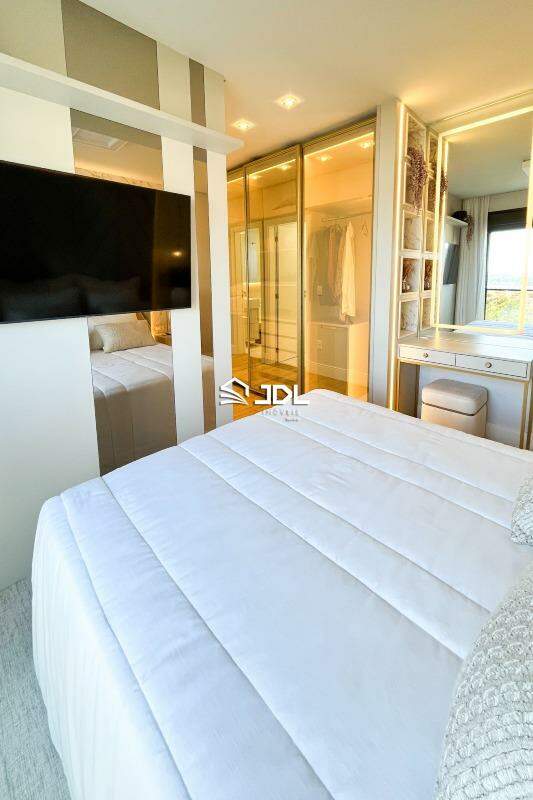 Apartamento à venda no bairro Perequê: 