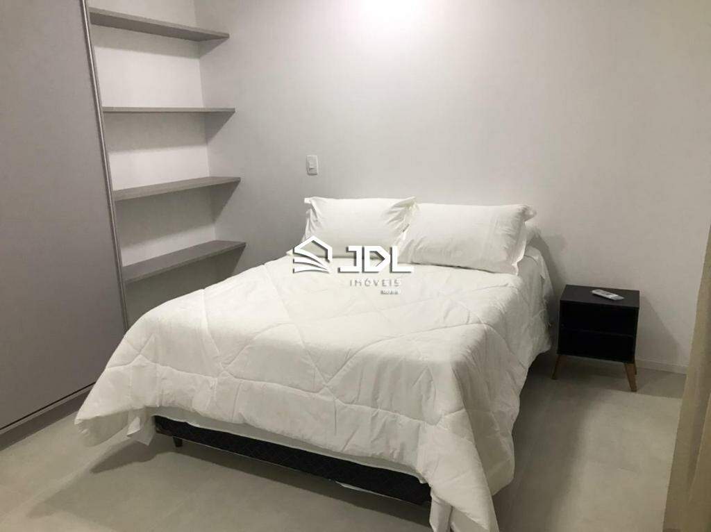 Apartamento à venda no bairro Velha: 