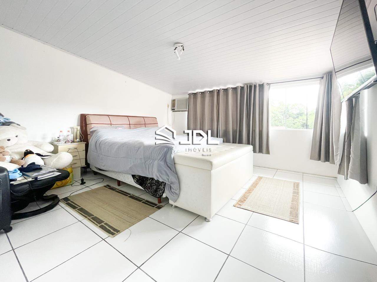 Casa à venda no bairro Velha: 