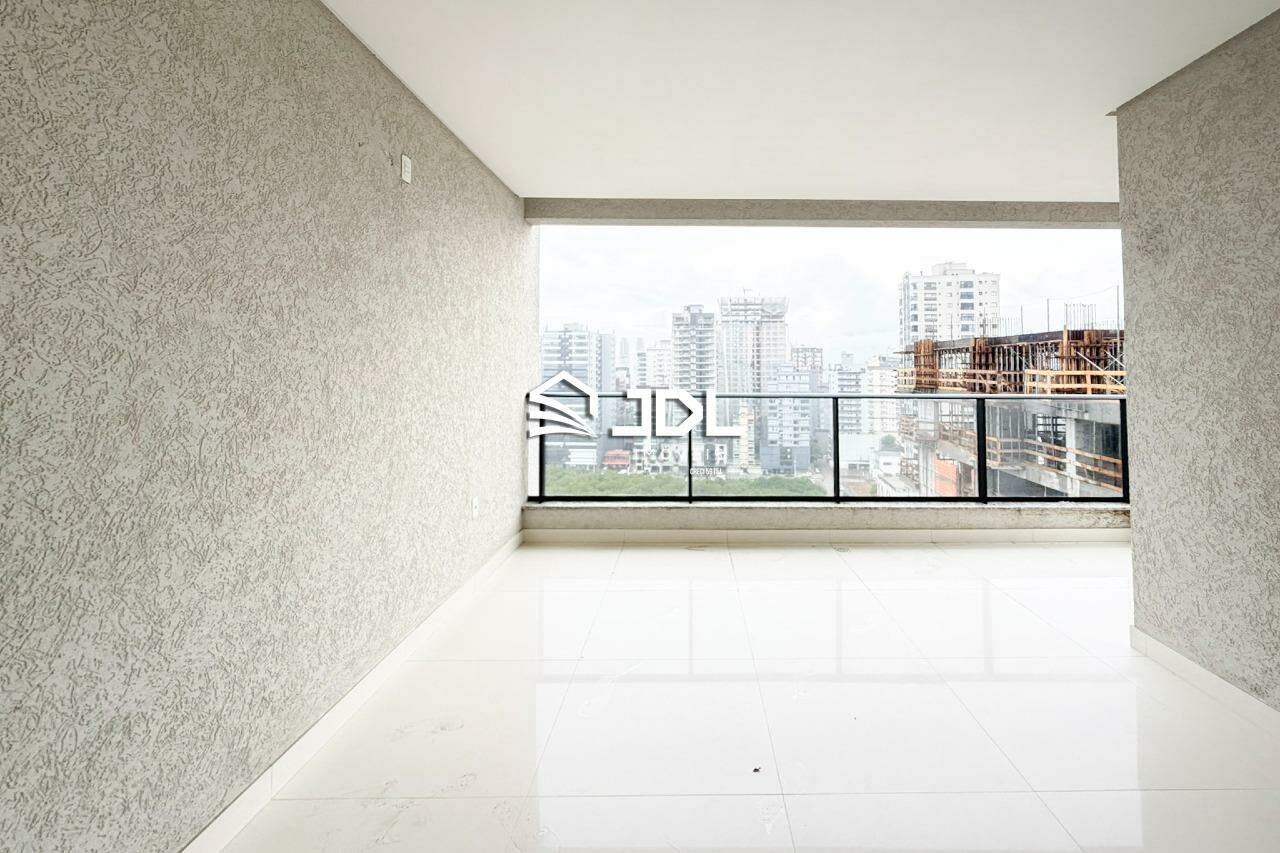 Apartamento à venda no bairro Meia Praia: 
