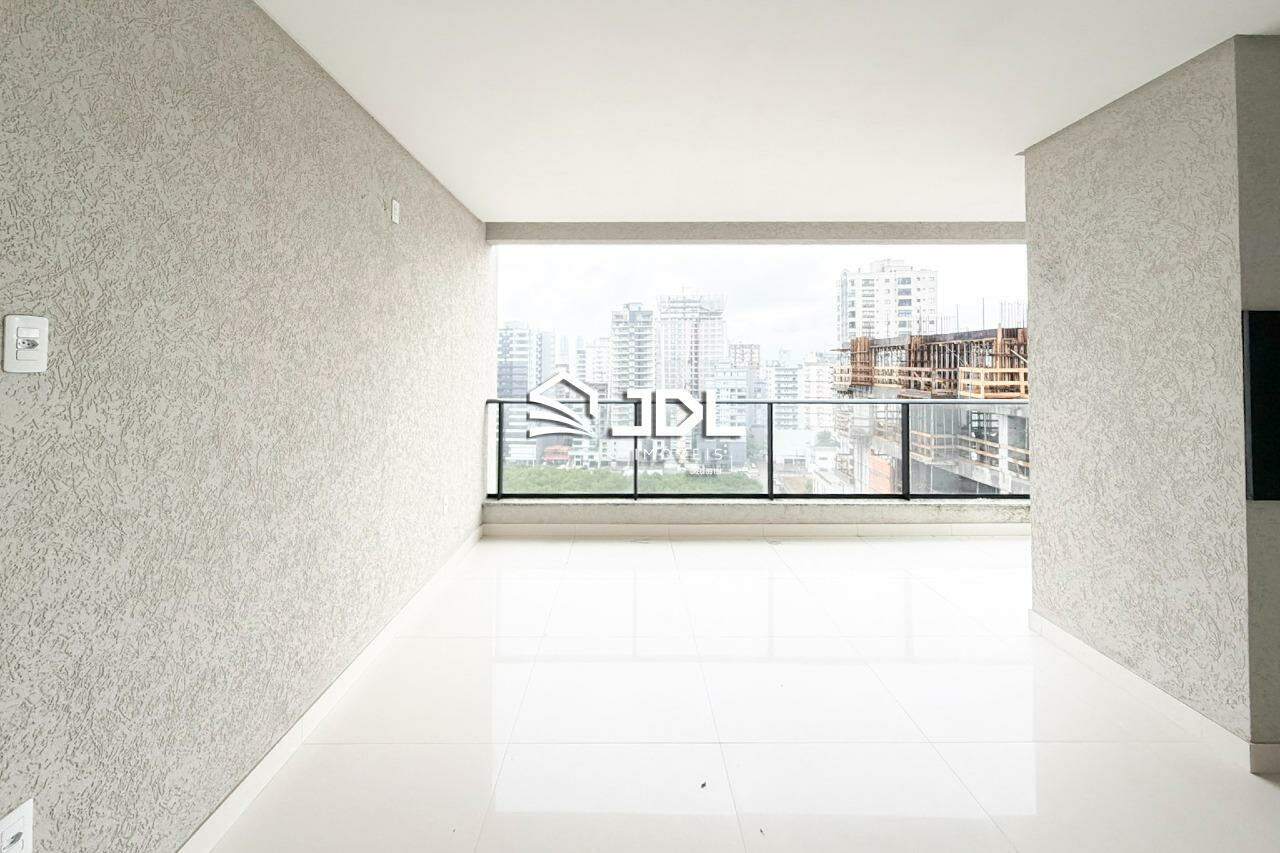 Apartamento à venda no bairro Meia Praia: 