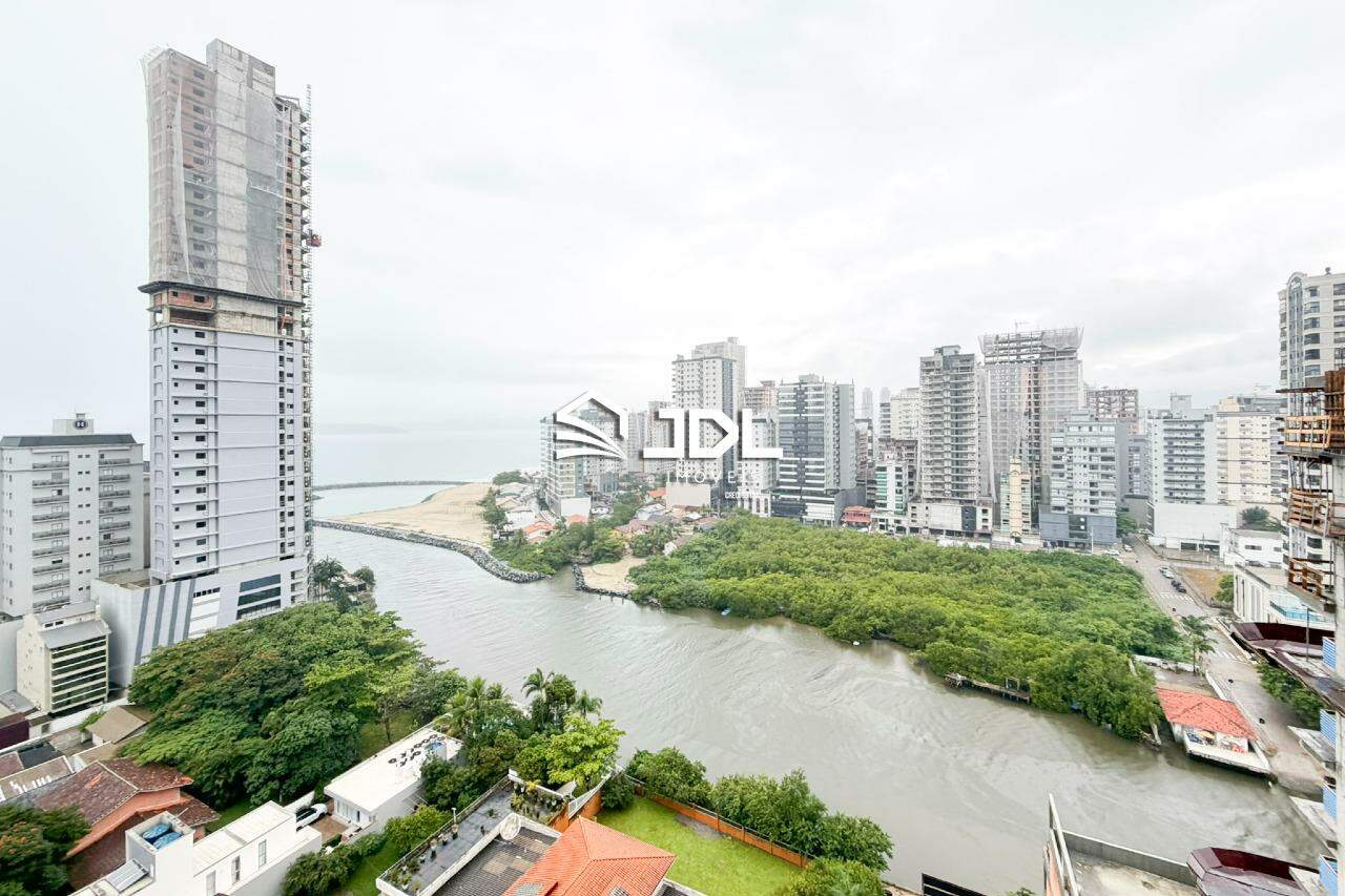 Apartamento à venda no bairro Meia Praia: 