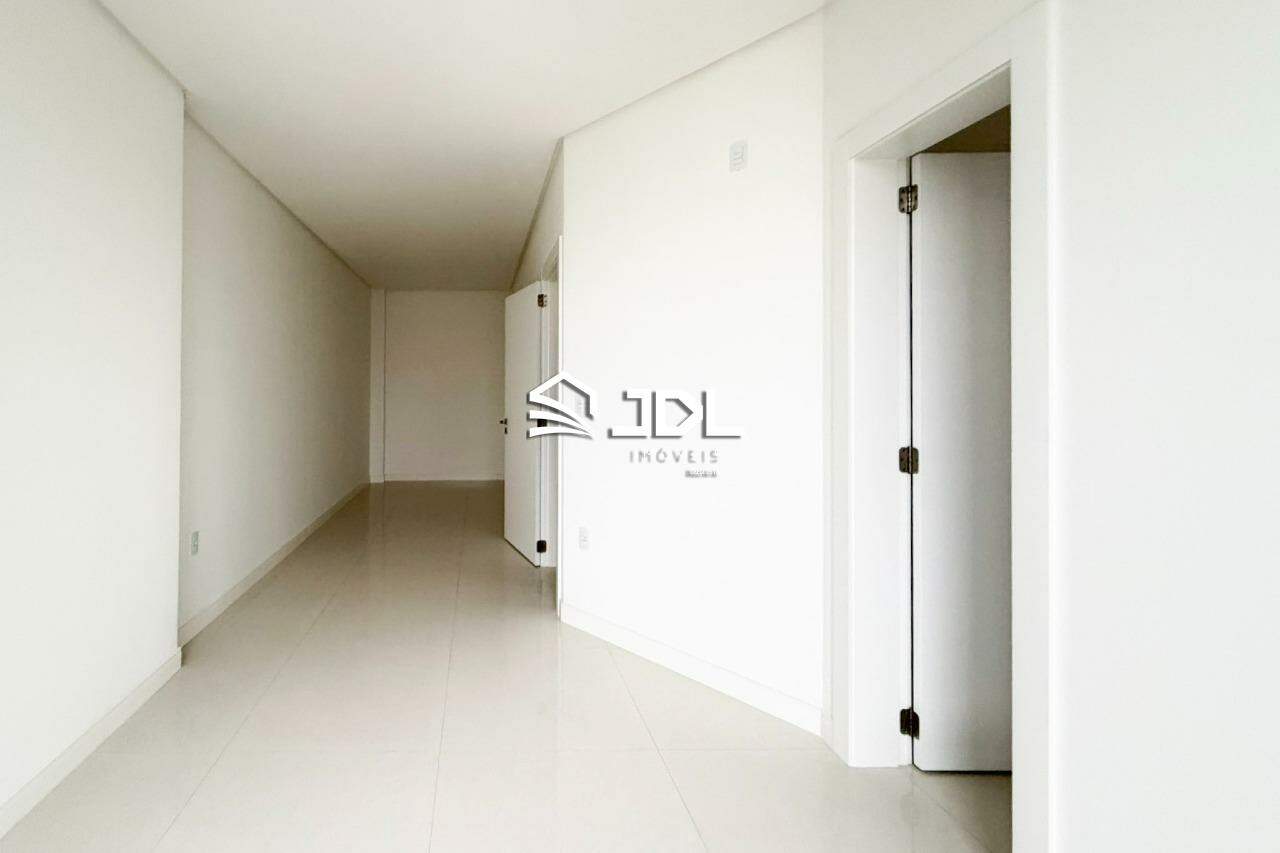 Apartamento à venda no bairro Meia Praia: 