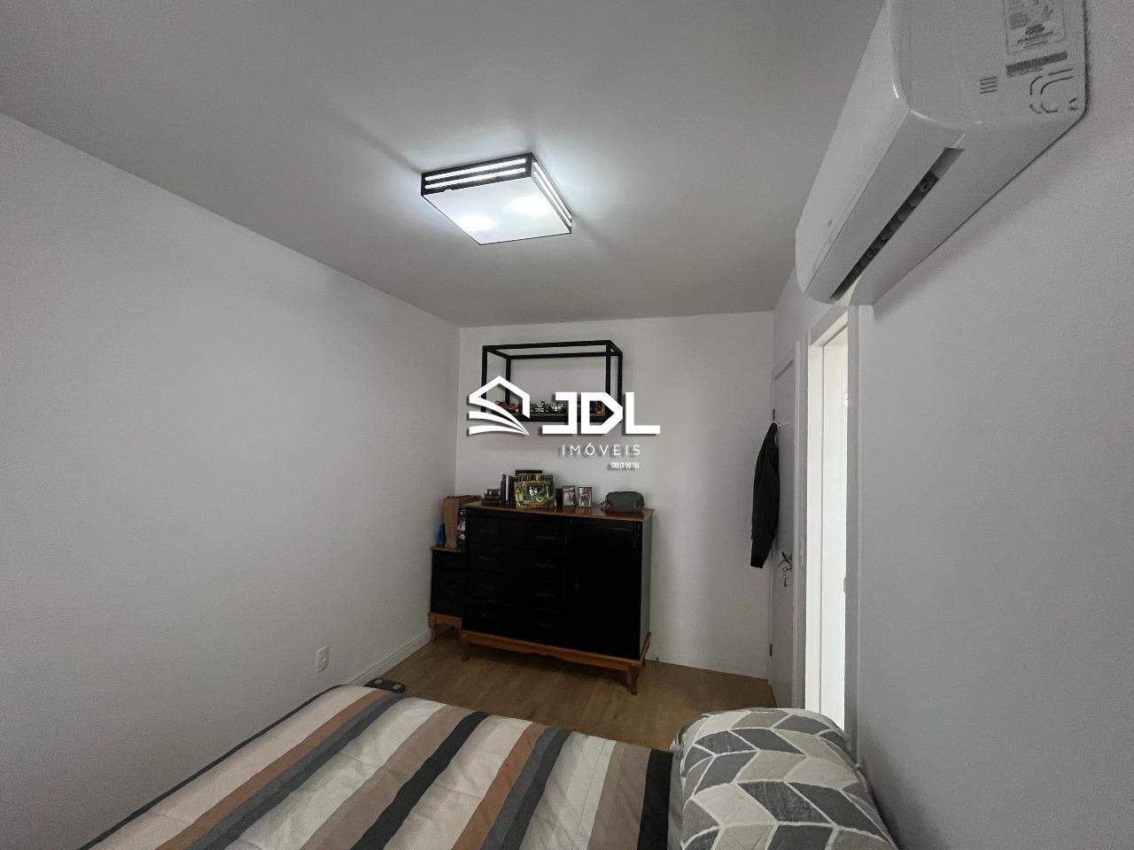Apartamento à venda no bairro Velha: 