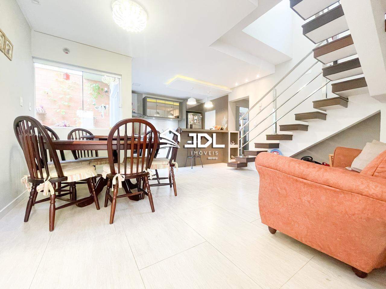 Casa à venda no bairro Velha: 