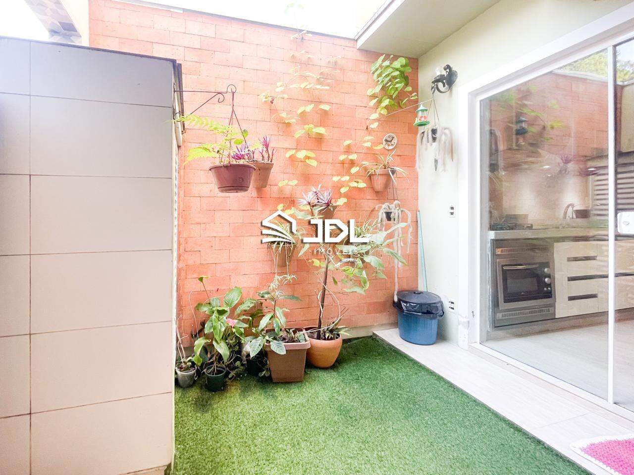 Casa à venda no bairro Velha: 