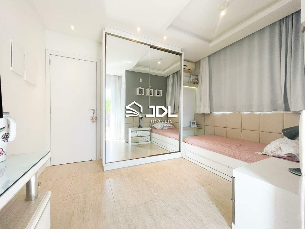 Casa à venda no bairro Velha: 
