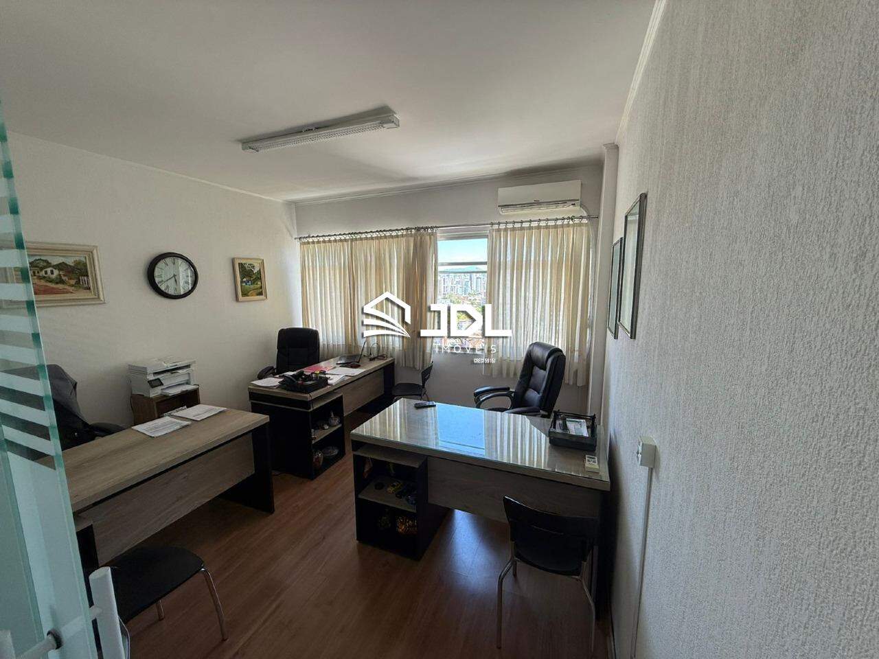 Sala à venda no bairro Centro: 