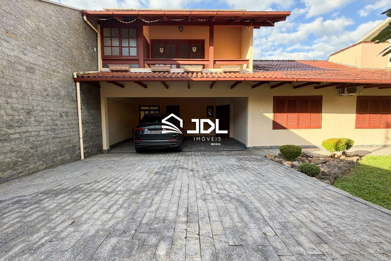 Casa à venda no bairro Velha: 