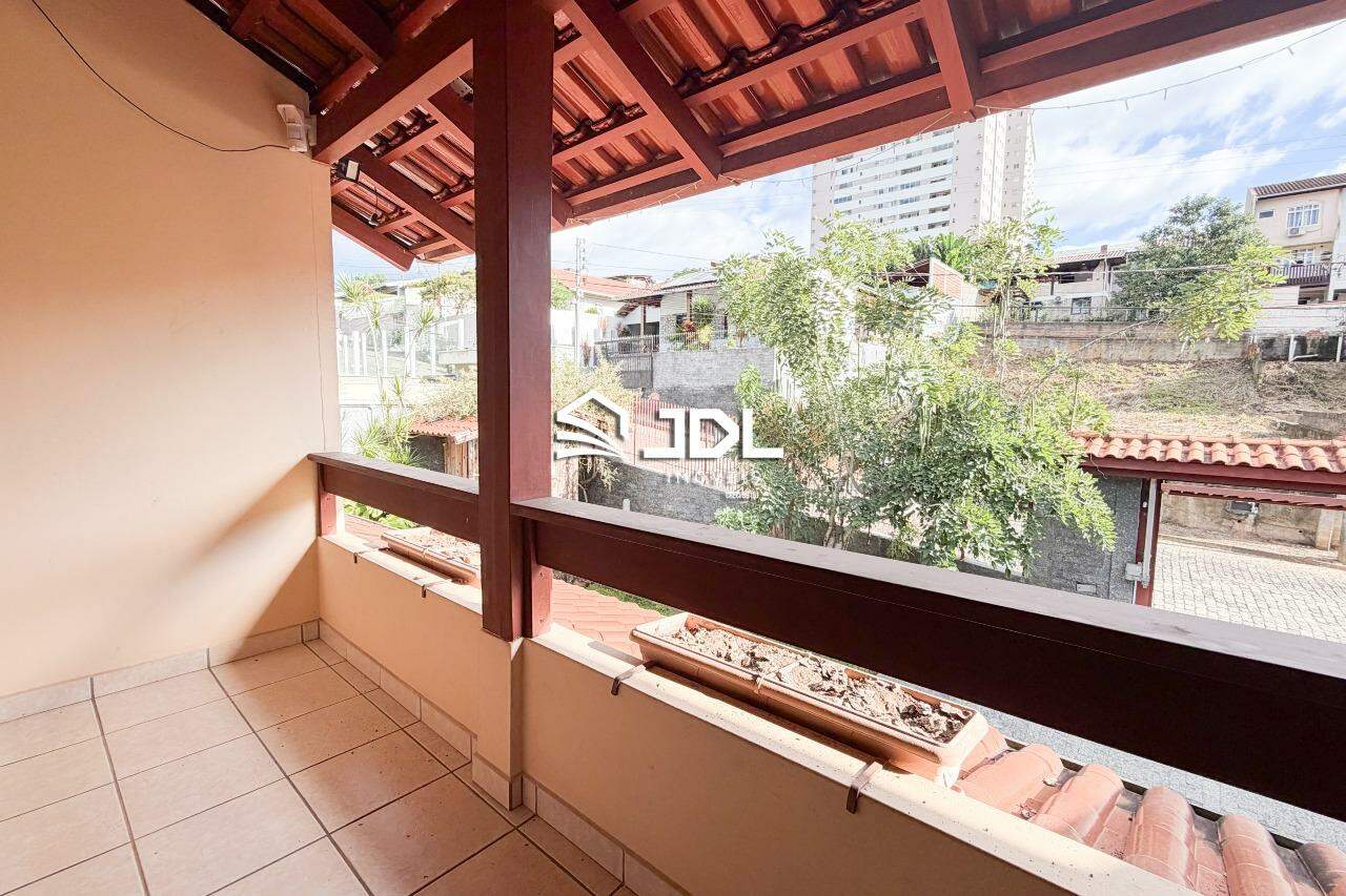 Casa à venda no bairro Velha: 