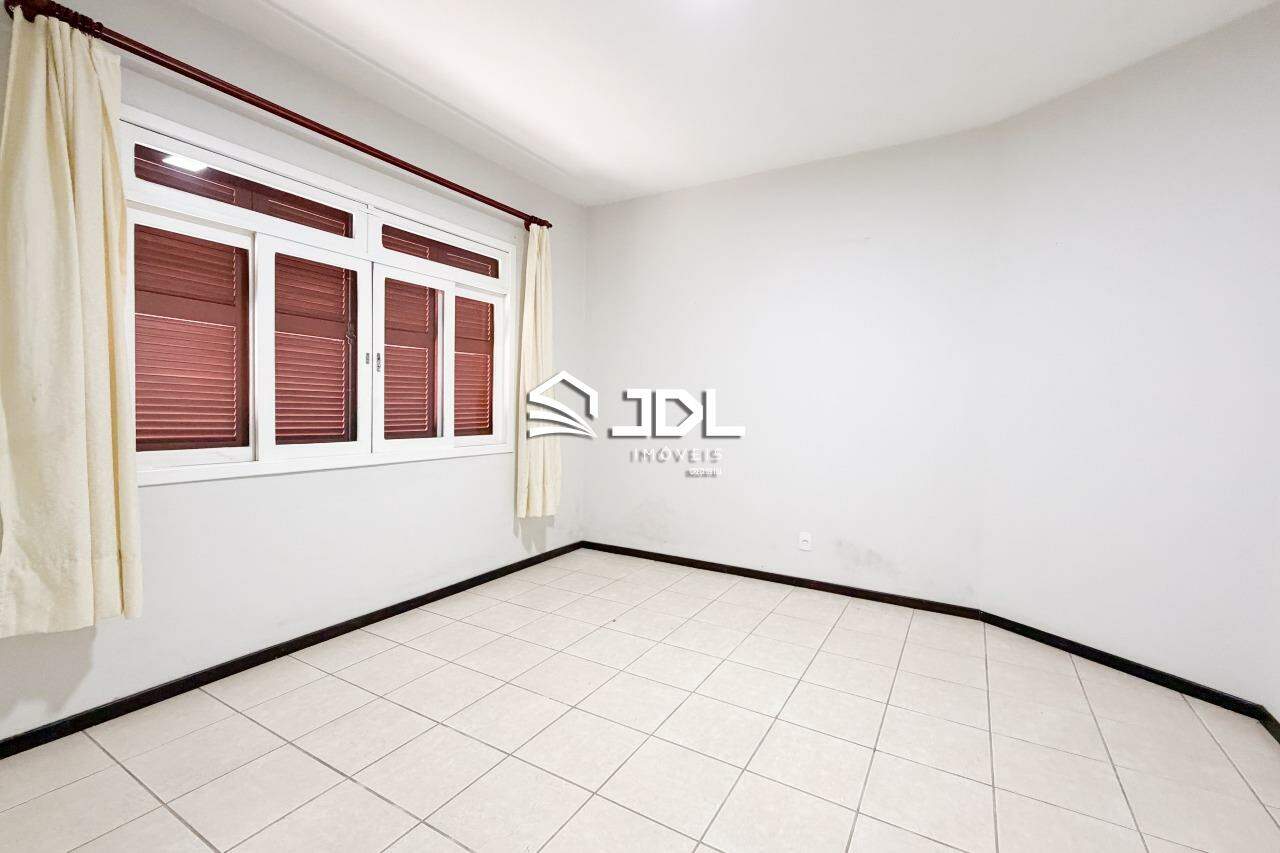 Casa à venda no bairro Velha: 
