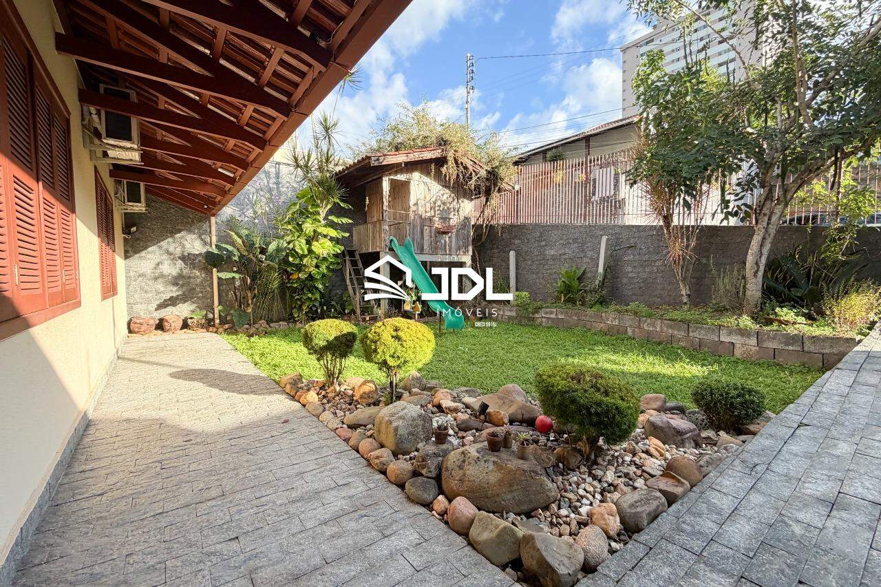 Casa à venda no bairro Velha: 