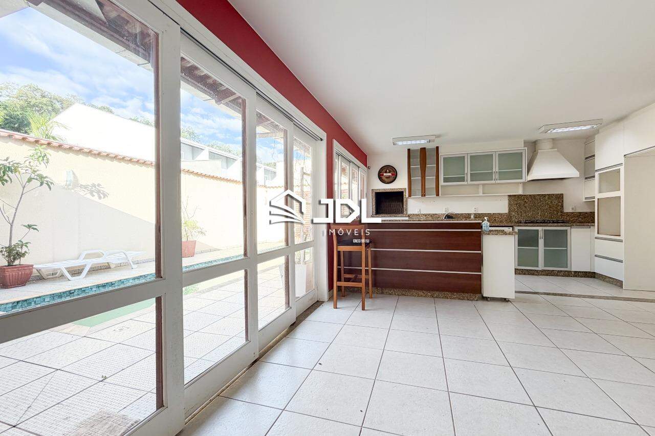Casa à venda no bairro Velha: 