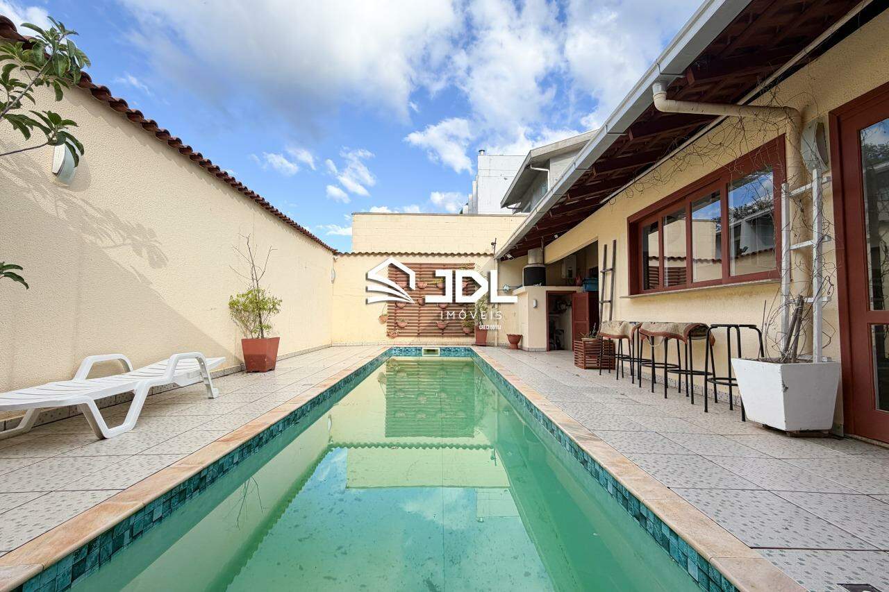 Casa à venda no bairro Velha: 