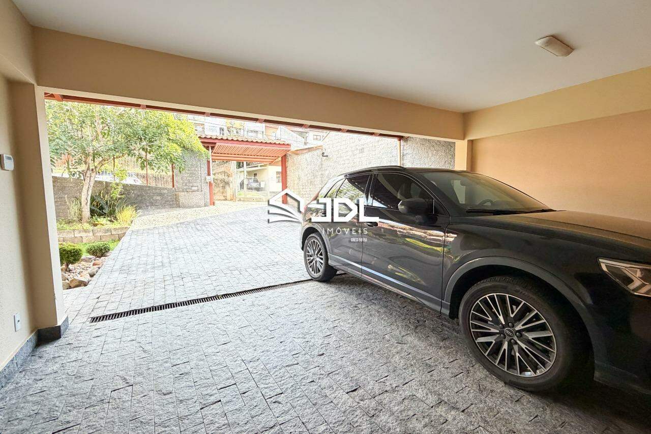 Casa à venda no bairro Velha: 
