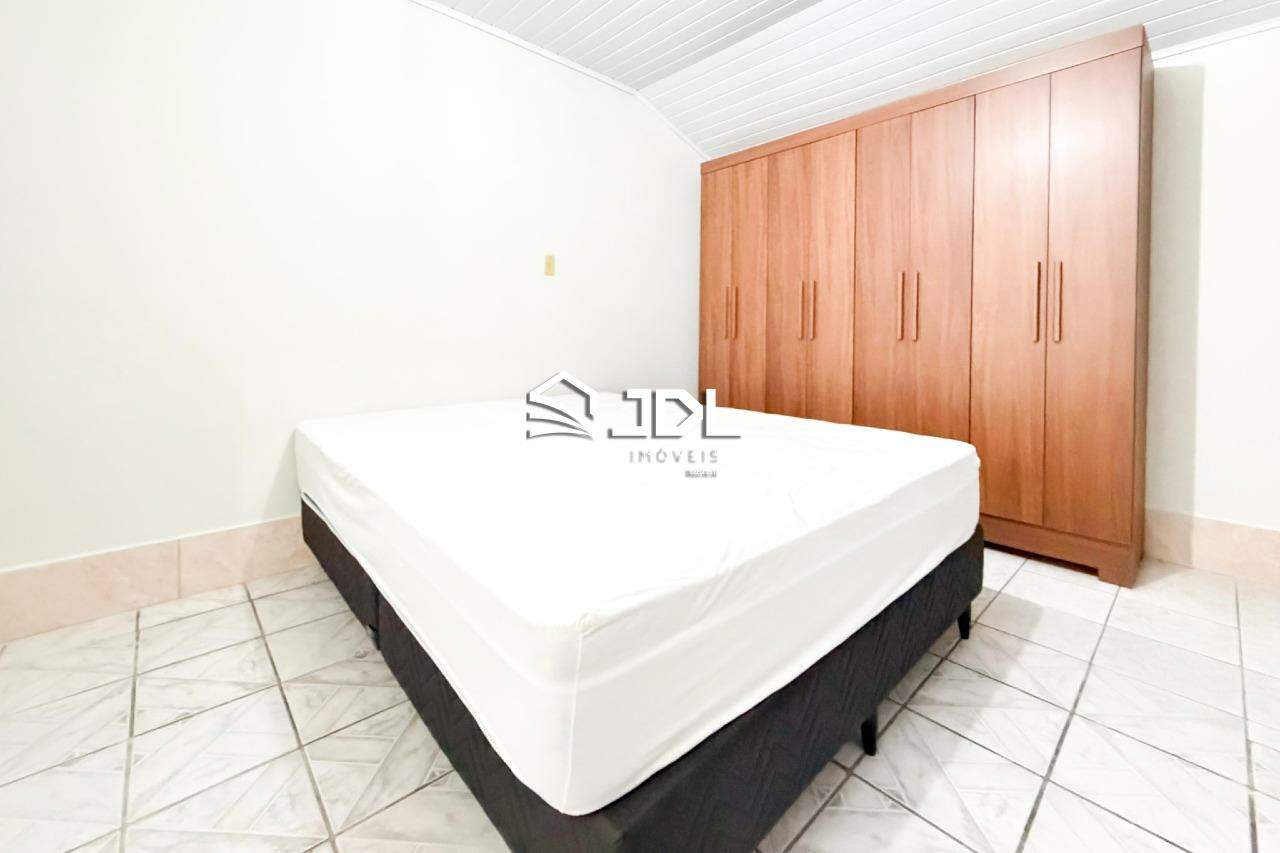 Casa à venda no bairro Armação: 