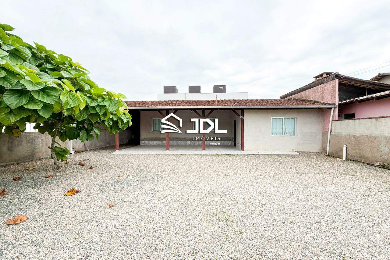 Casa à venda no bairro Armação: 