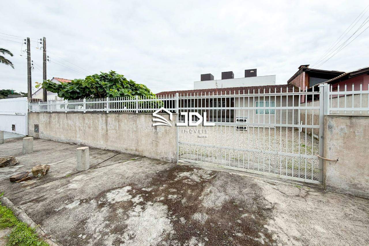 Casa à venda no bairro Armação: 