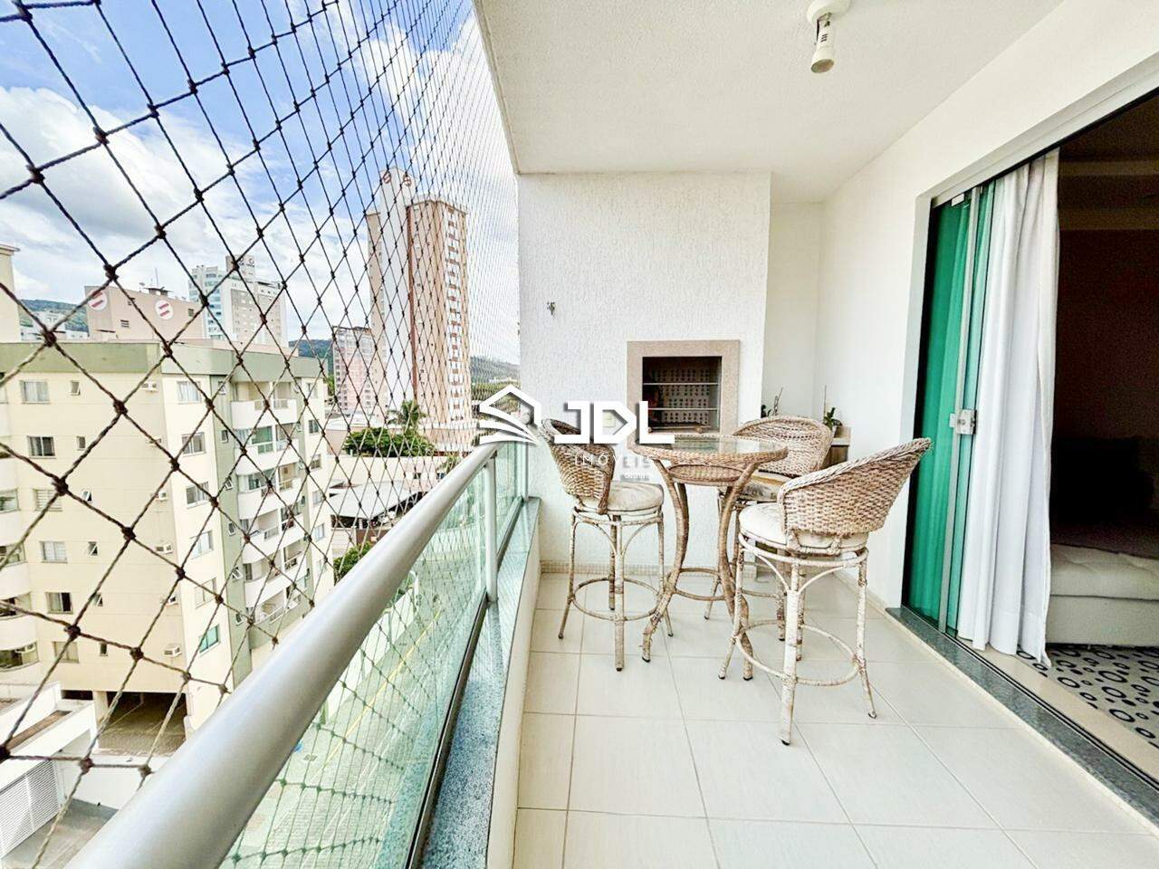 Apartamento à venda no bairro Velha: 