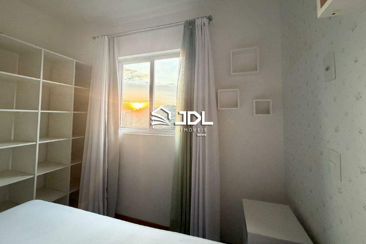 Apartamento à venda no bairro Velha: 