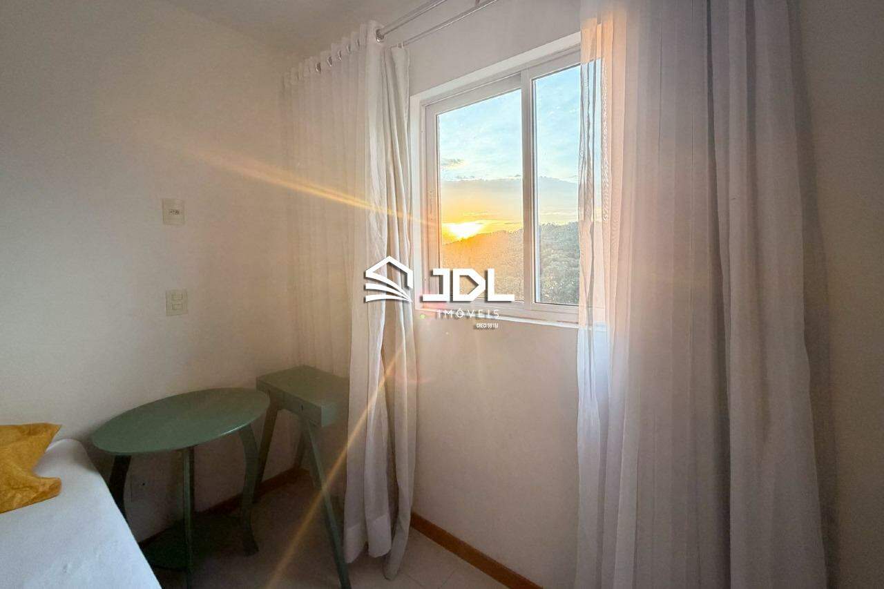 Apartamento à venda no bairro Velha: 