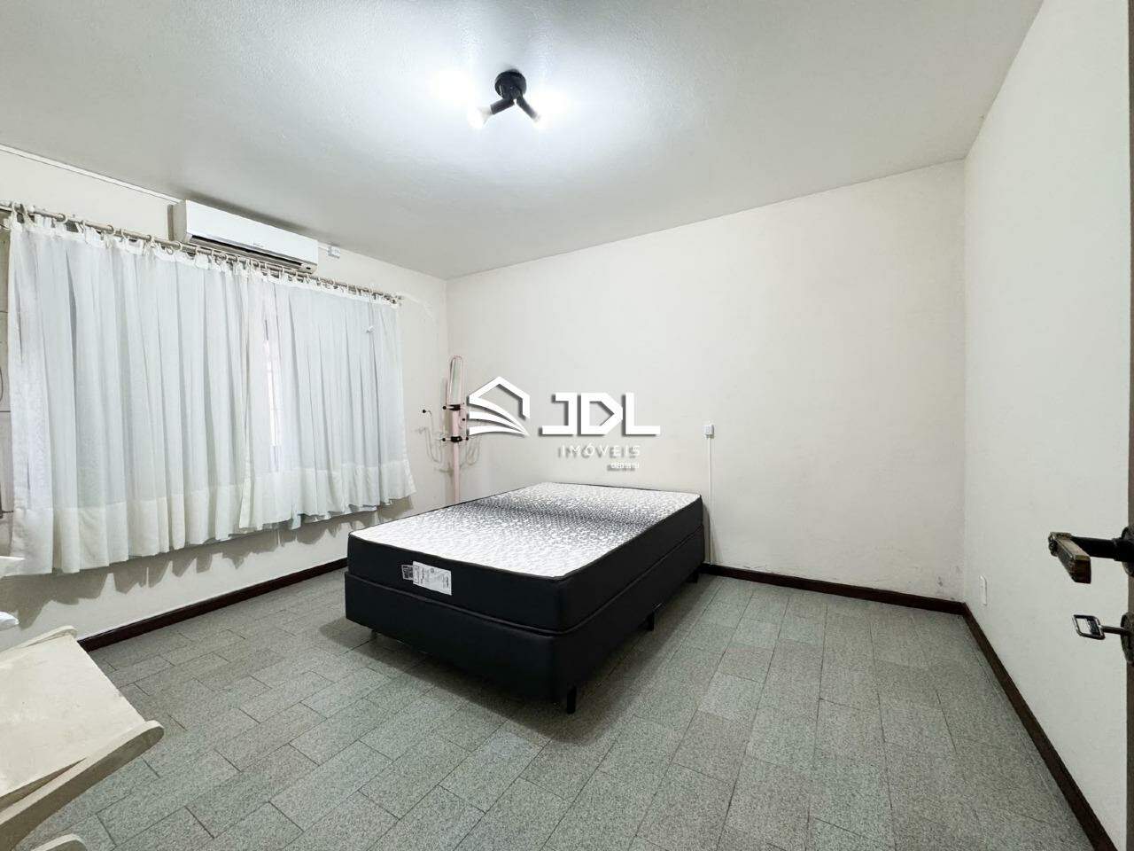 Casa à venda no bairro Ponta Aguda: