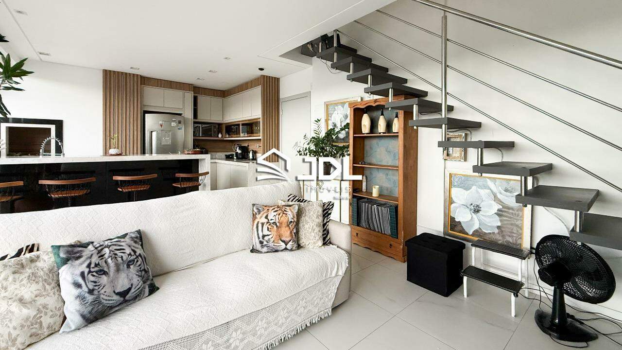 Apartamento Duplex à venda no bairro Victor Konder: