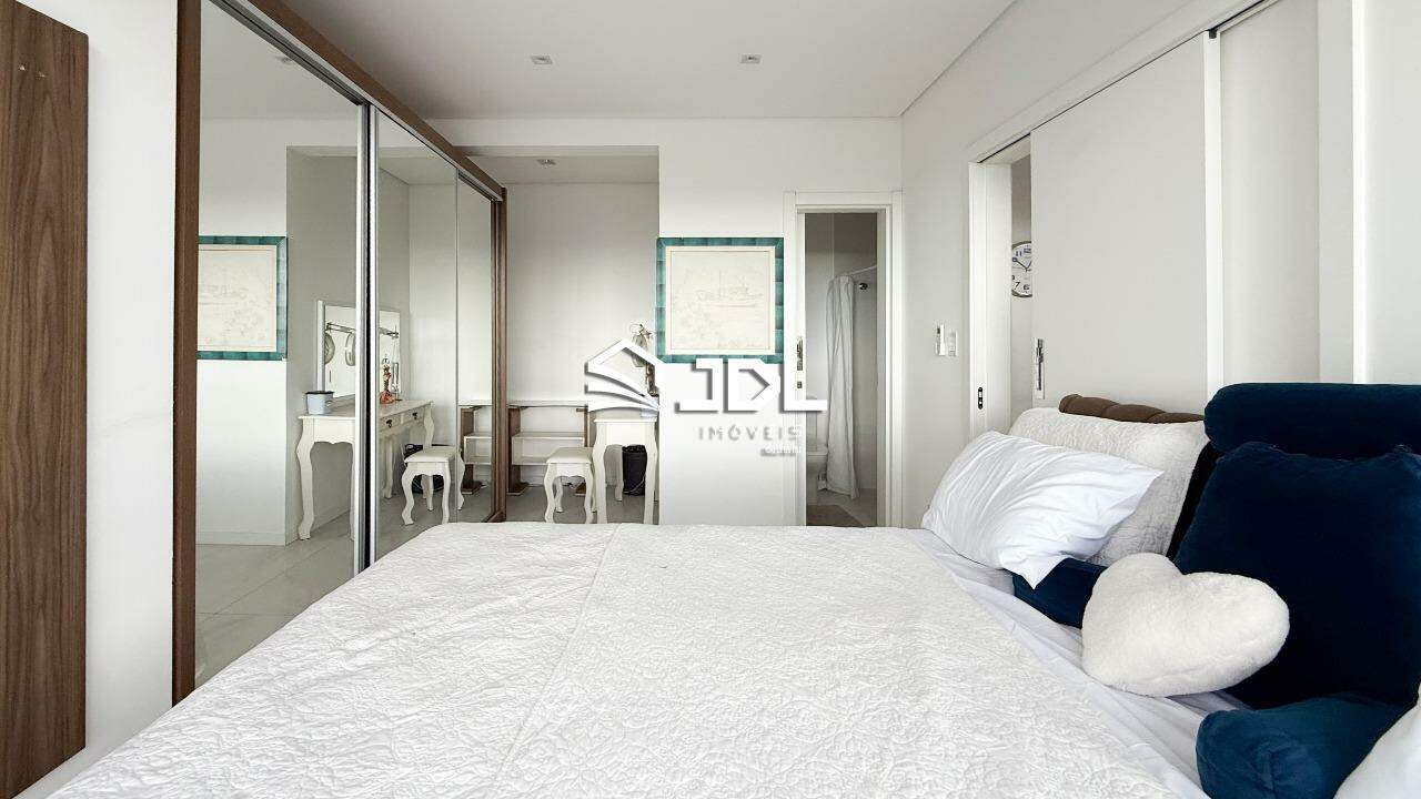 Apartamento Duplex à venda no bairro Victor Konder:
