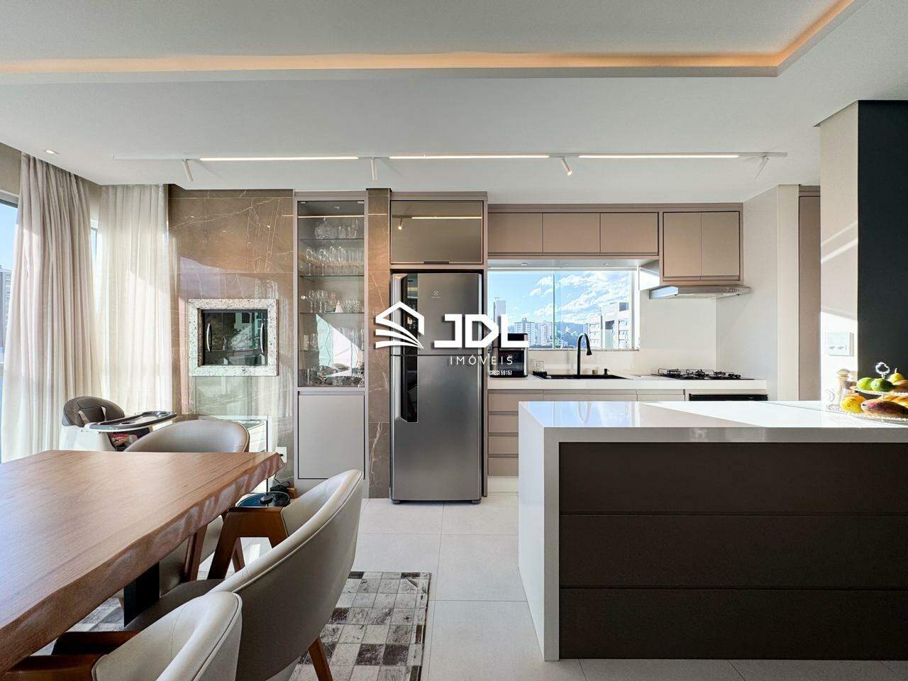 Apartamento à venda no bairro Velha: 